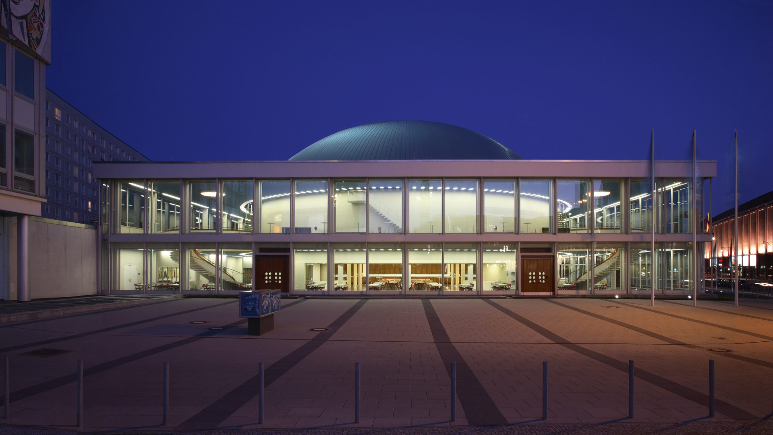 bcc_photo_exterior_view_4708_x_2648_pixel_350_dpi